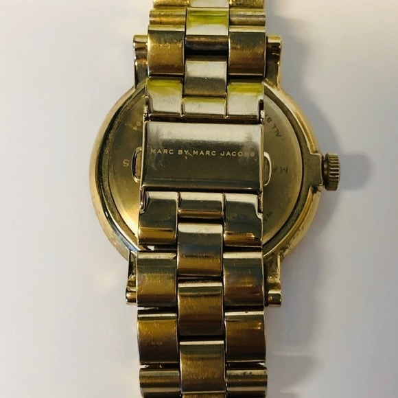 𝅺marc Jacobs Women's Gold Tone Watch - Picture 3 of 6